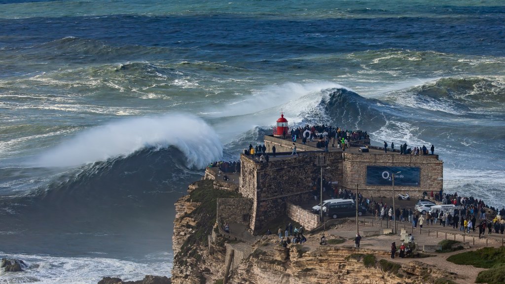 View of the gigantic Waves in Nazare. Explore this during Big Waves tour Nazare with Irondeer.