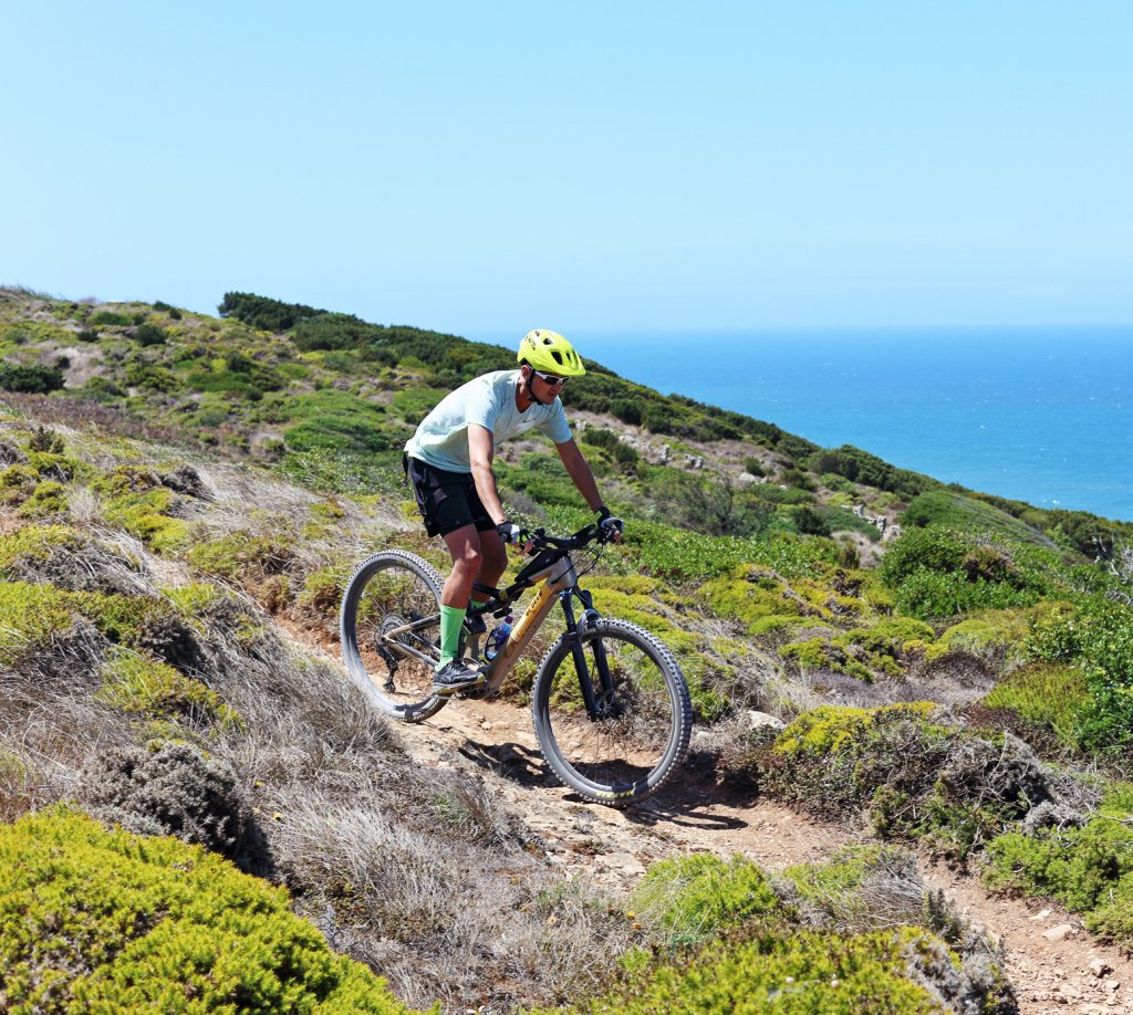Bike + Paraglide Combo: Bike Tour & Tandem Flight from Nazaré.